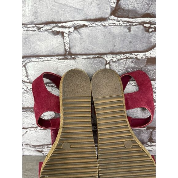 Clarks Red Suede Strappy Buckle Cork Wedge Sandals Women Sz 8.5M US/39.5EU Italy - Picture 9 of 16